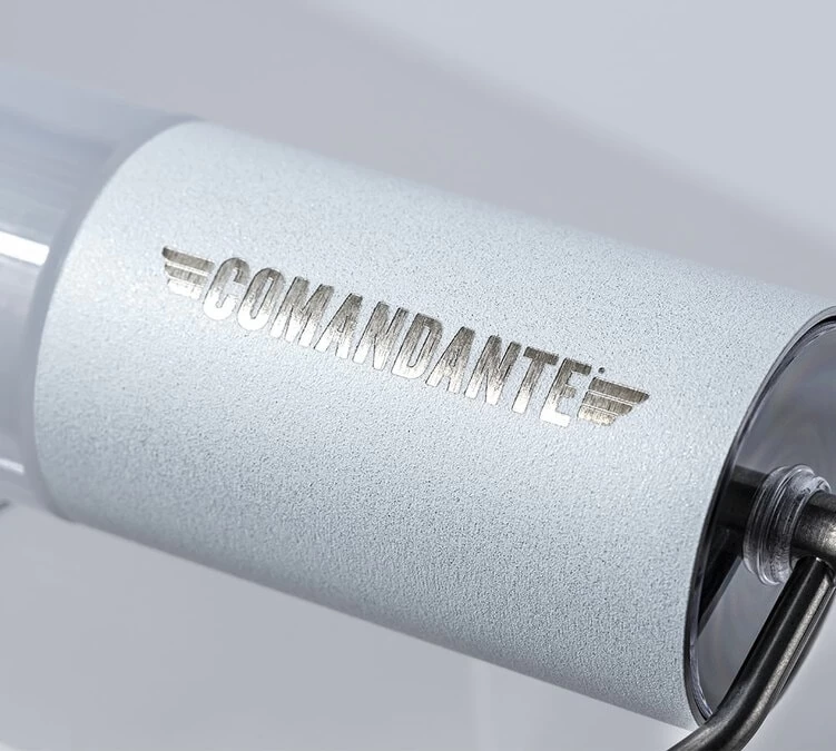 Moulin à Café Manuel COMANDANTE C40 MK4 Nitro Blade Snow White 4 Moulin à Café Manuel COMANDANTE C40 MK4 Nitro Blade Snow White – Image 2