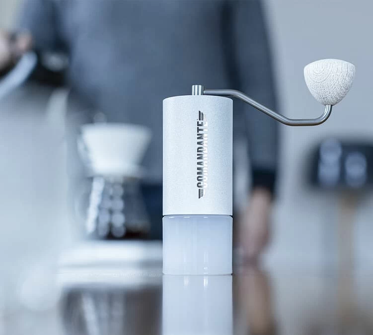 Moulin à Café Manuel COMANDANTE C40 MK4 Nitro Blade Snow White 5 Moulin à Café Manuel COMANDANTE C40 MK4 Nitro Blade Snow White – Image 3