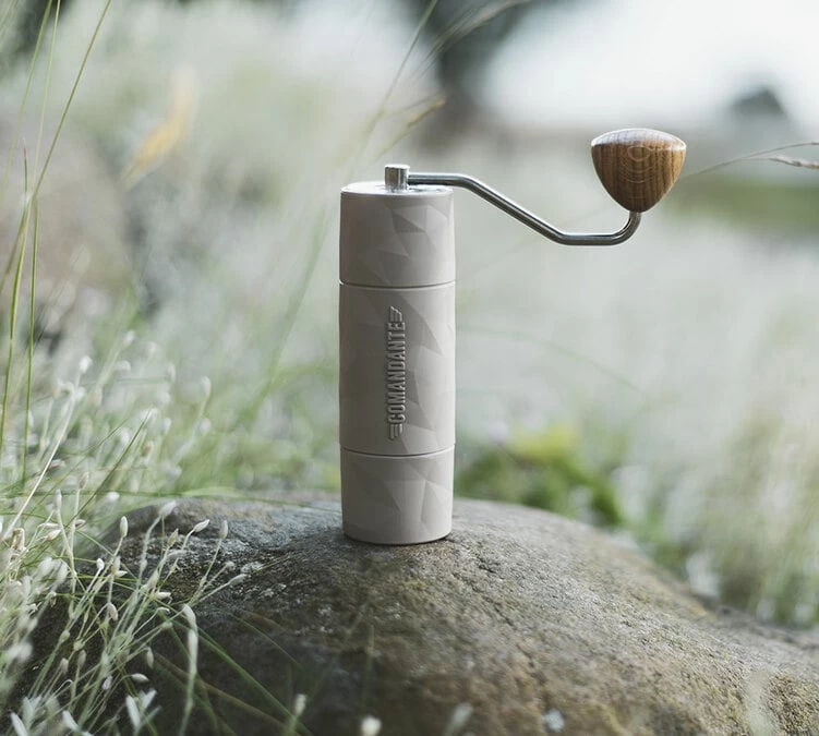 Moulin à Café Manuel COMANDANTE X25 Trailmaster Dune 5 Moulin à Café Manuel COMANDANTE X25 Trailmaster Dune – Image 3