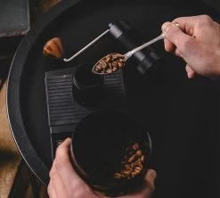 Moulin à Café Manuel D-KANTA MG05 Noir + Café De Spécialité Offert 12 Moulin à Café Manuel D-KANTA MG05 Noir + Café De Spécialité Offert -Bodum Soldes dkanta moulinmanuel 1