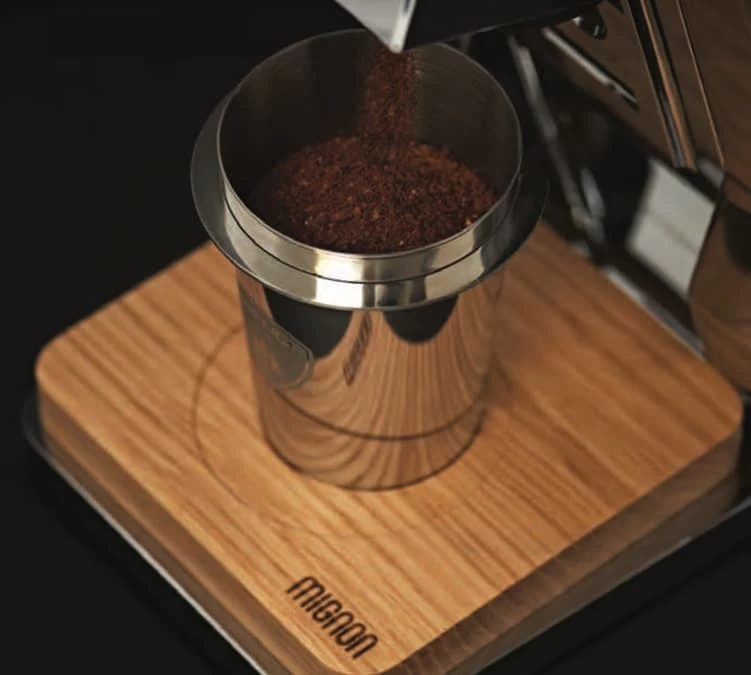 Moulin à Café EUREKA ORO Mignon Single Dose Blanc Et Bois De Chêne Avec Blow Up 5 Moulin à Café EUREKA ORO Mignon Single Dose Blanc Et Bois De Chêne Avec Blow Up – Image 3