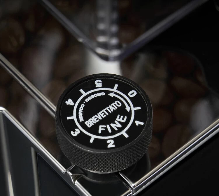 Moulin Expresso EUREKA Mignon Turbo Blanc Et Chrome Silent Range 5 Moulin Expresso EUREKA Mignon Turbo Blanc Et Chrome Silent Range – Image 3