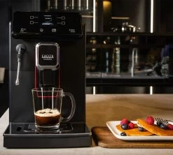 GAGGIA Magenta Plus -Bodum Soldes expresso broyeur magenta plus ambiance