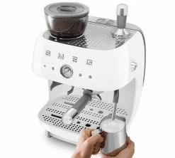 Machine Expresso SMEG EGF03WHEU Blanche Années 50 Avec Moulin Intégré 9 Machine Expresso SMEG EGF03WHEU Blanche Années 50 Avec Moulin Intégré -Bodum Soldes smeg egf03 blanche 3